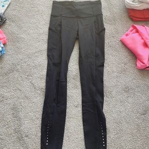 LULULEMON LEGGINGS w/ POCKETS SIZE 6